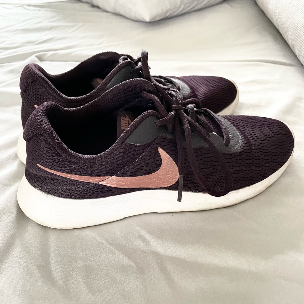 Nike Sneakers Rose Gold & Plum Size 7